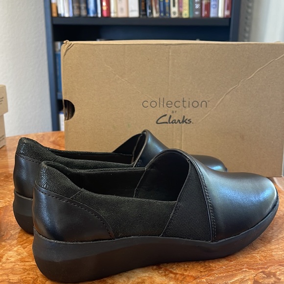 NIB   Clarks | Black Kayleigh Step Loafer Size 7 1/2 Wide   ZL840 - Picture 5 of 12